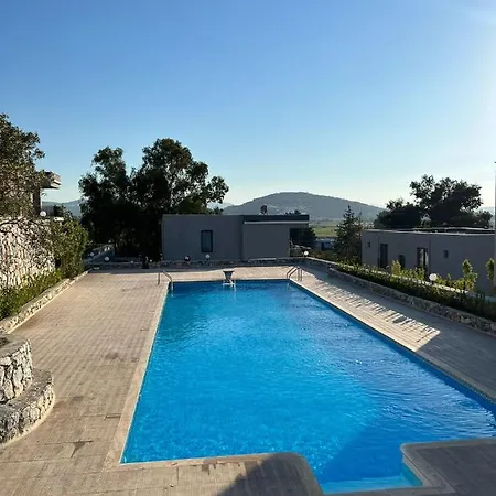 Daire Scenic Flat With Shared Pool In *